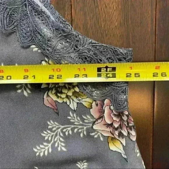 Torrid Blouse Tank Top Sleeveless Lace  Trimmed Tunic Grey Floral Size 4X - Picture 12 of 16